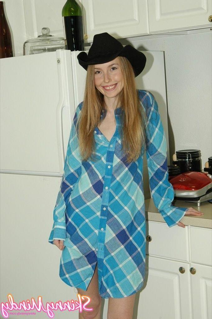 20P Pictures of Skinny Mindy being a tease in the kitchen