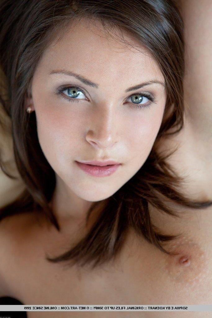 18P Pictures of Sophia E naked and ready to fuck