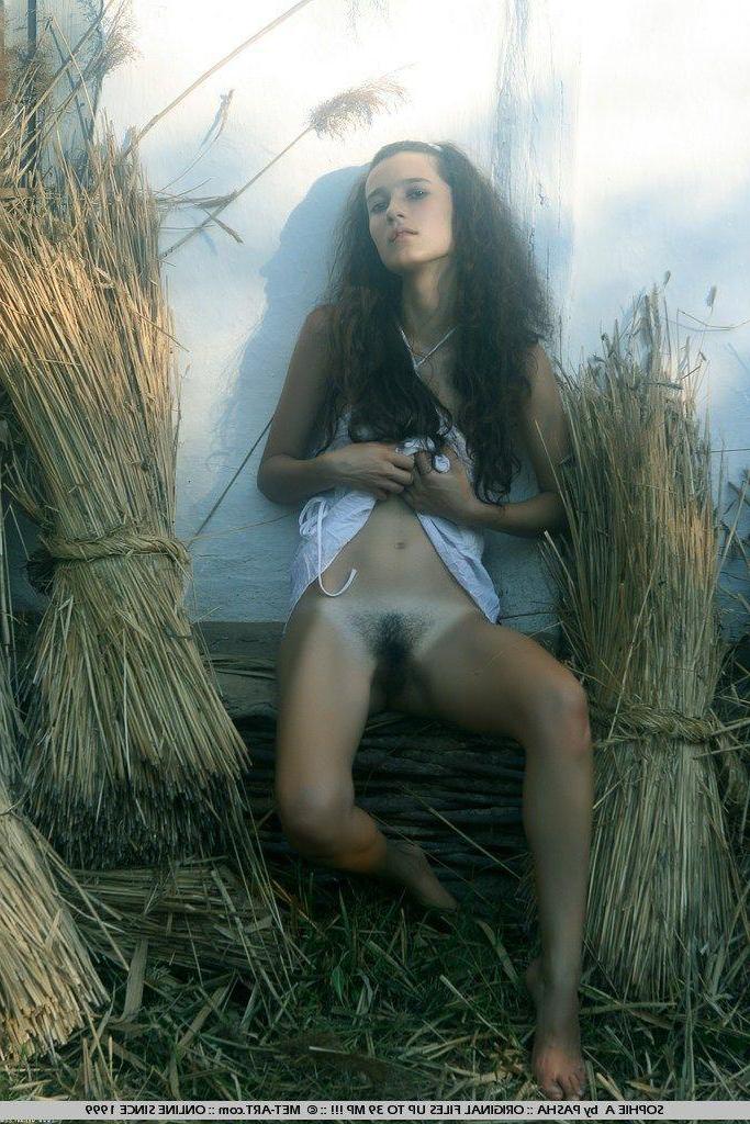 19P Pics of Sophie A naked on a farm