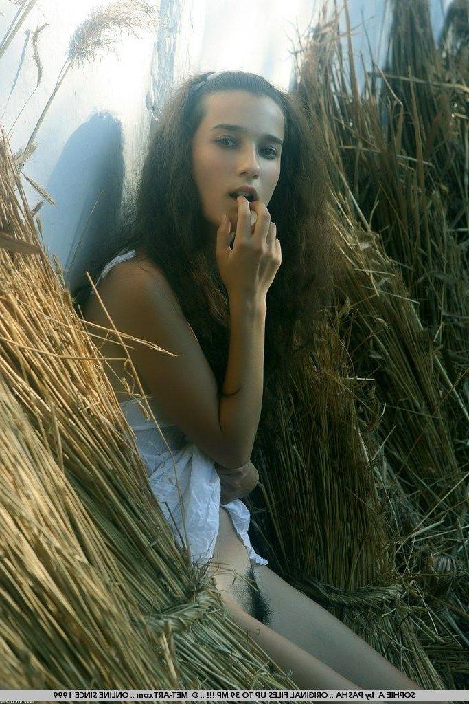 19P Pics of Sophie A naked on a farm