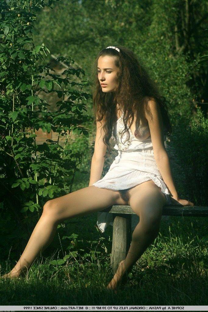 19P Pics of Sophie A naked on a farm