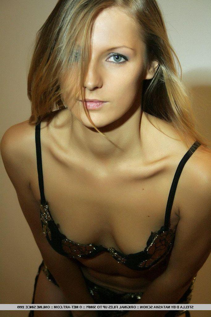 18P Pictures of Stella D showing off her hot body