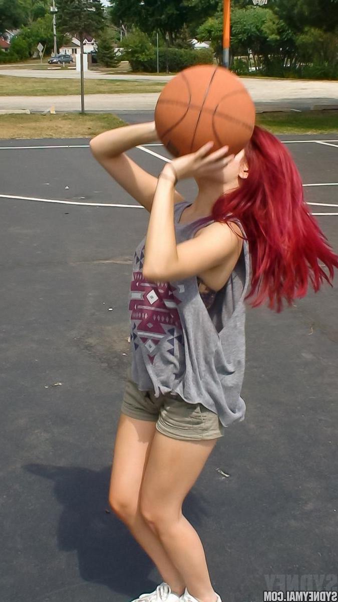15P Hot teen star Sydney Mai shares some selfies with you