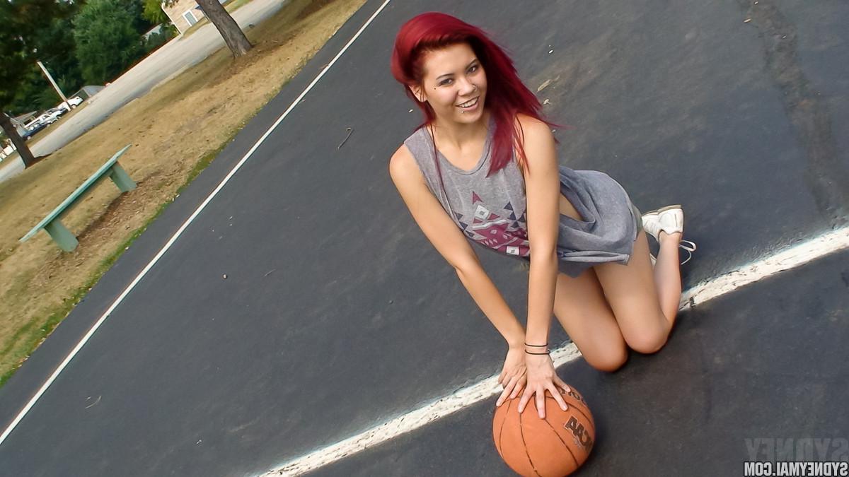 15P Hot teen star Sydney Mai shares some selfies with you