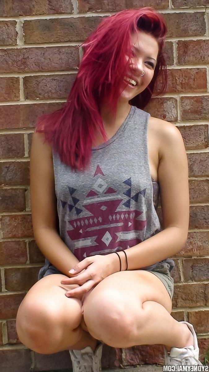 15P Hot teen star Sydney Mai shares some selfies with you