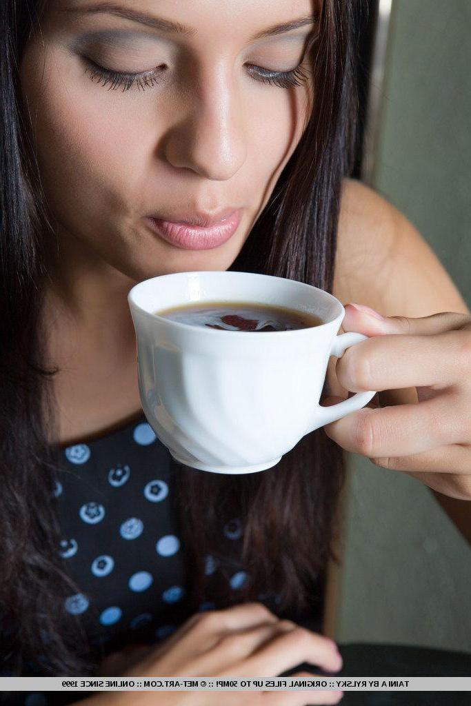 18P Pictures of Tani A feeling horny in the morning