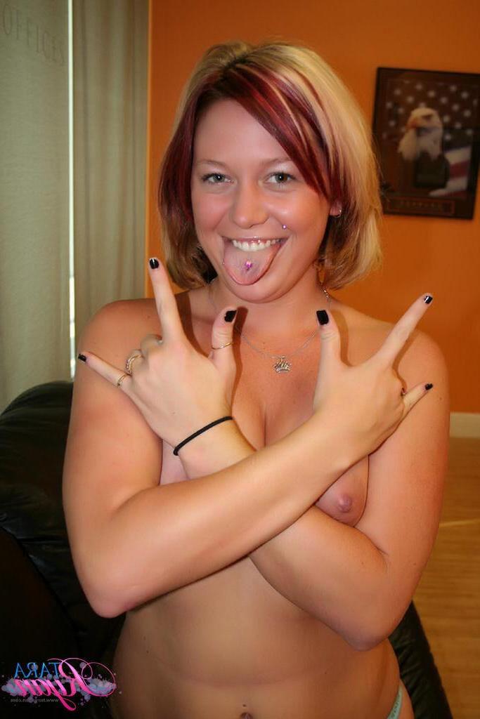 16P Pictures of teen Tara Ryan getting naked for you