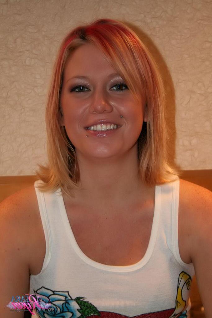 17P Pictures of teen chick Tara Ryan showing you her pussy upskirt