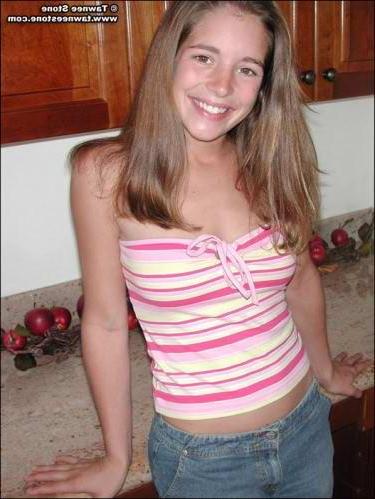 18P Tawnee naked in kitchen