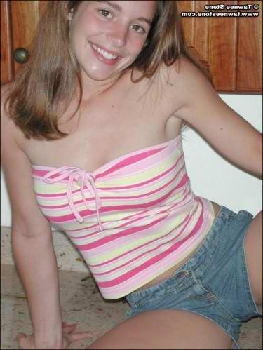 18P Tawnee naked in kitchen