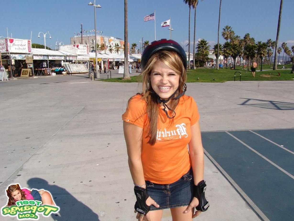 18P Pictures of Teen Topanga getting naughty while roller skating
