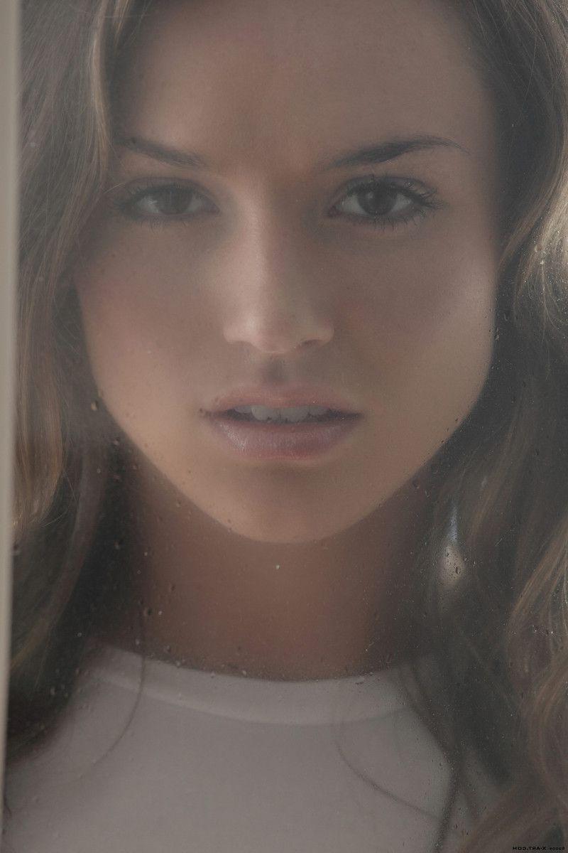 17P Pictures of a hot girl showing her naked body