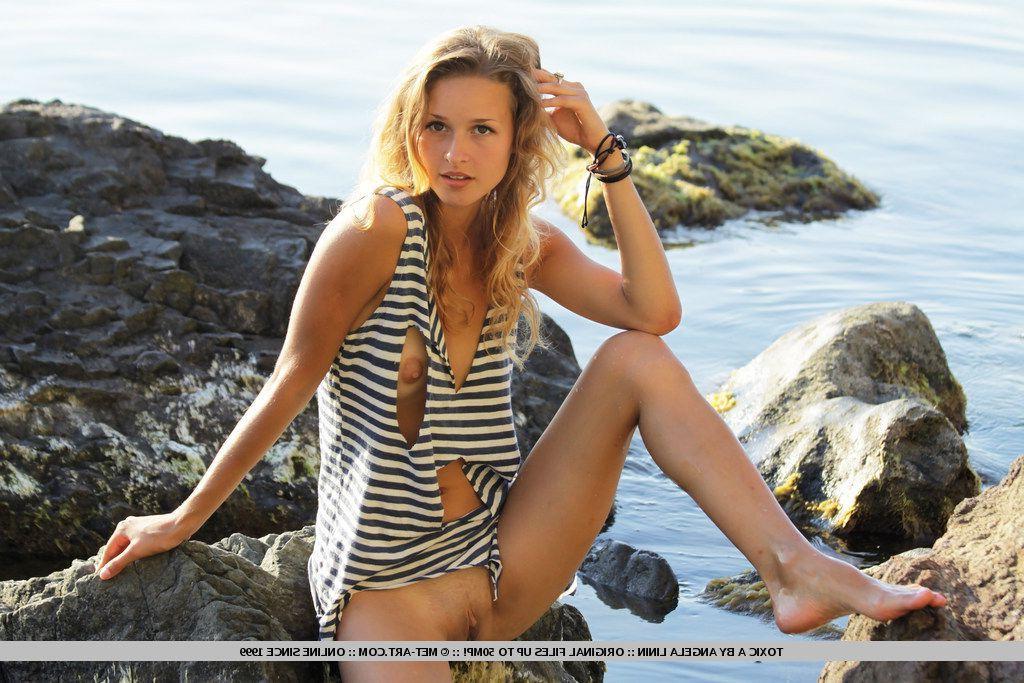 18P Pictures of teen girl Toxic A ready to go at it outside