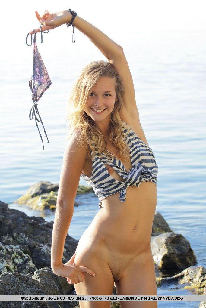 18P Pictures of teen girl Toxic A ready to go at it outside