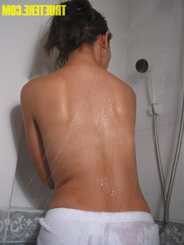 15P True tere in hot shower
