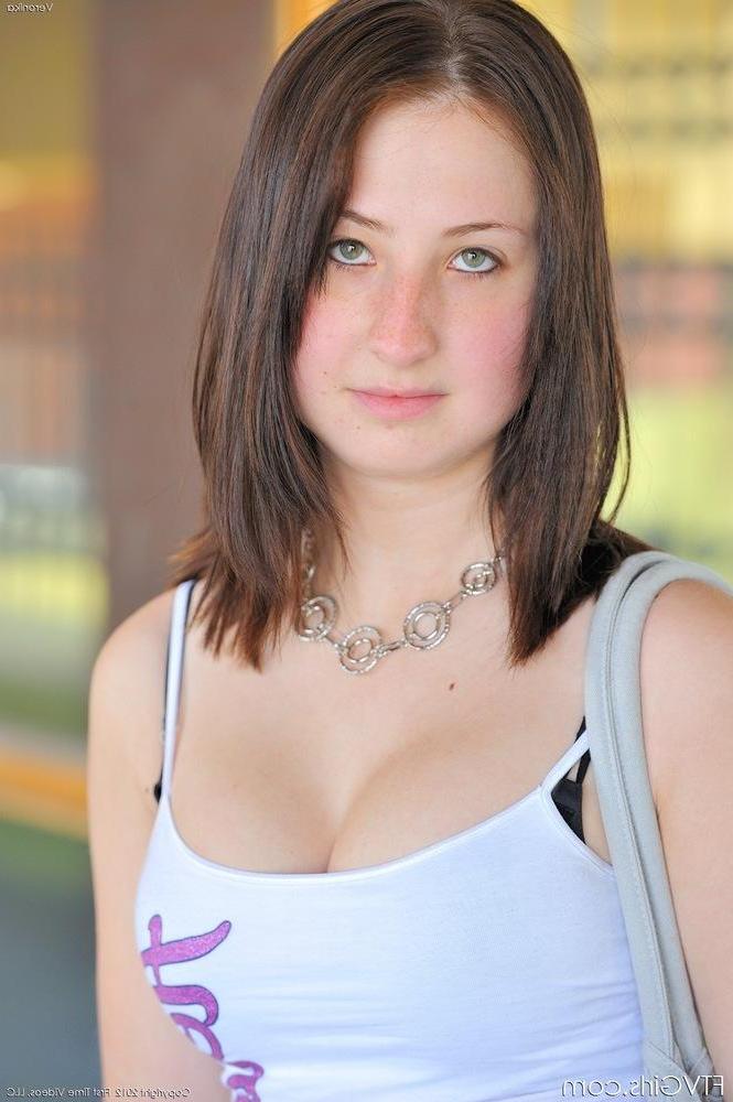 16P Pictures of Veronika getting naked in public