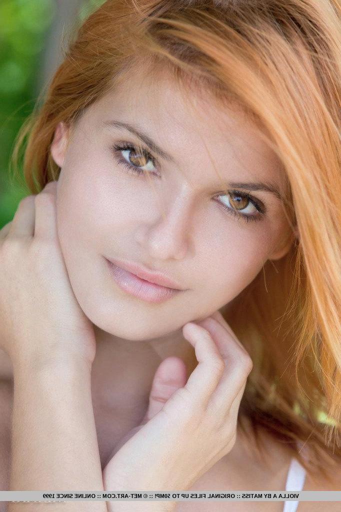 18P Pictures of hot teen girl Violla A showing her naked body in the woods
