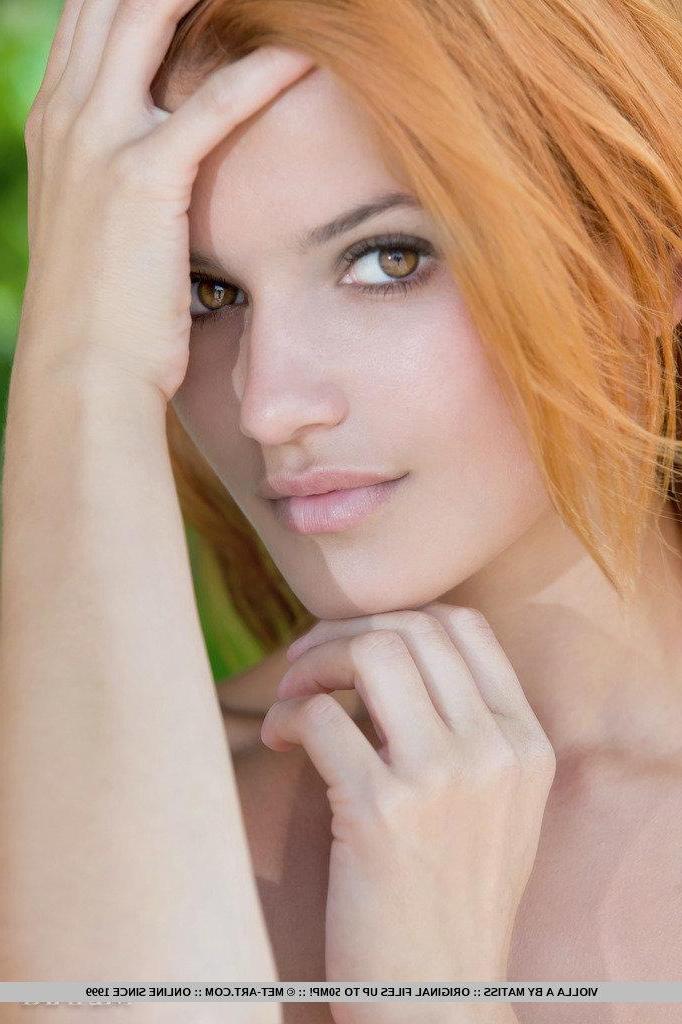 18P Pictures of hot teen girl Violla A showing her naked body in the woods