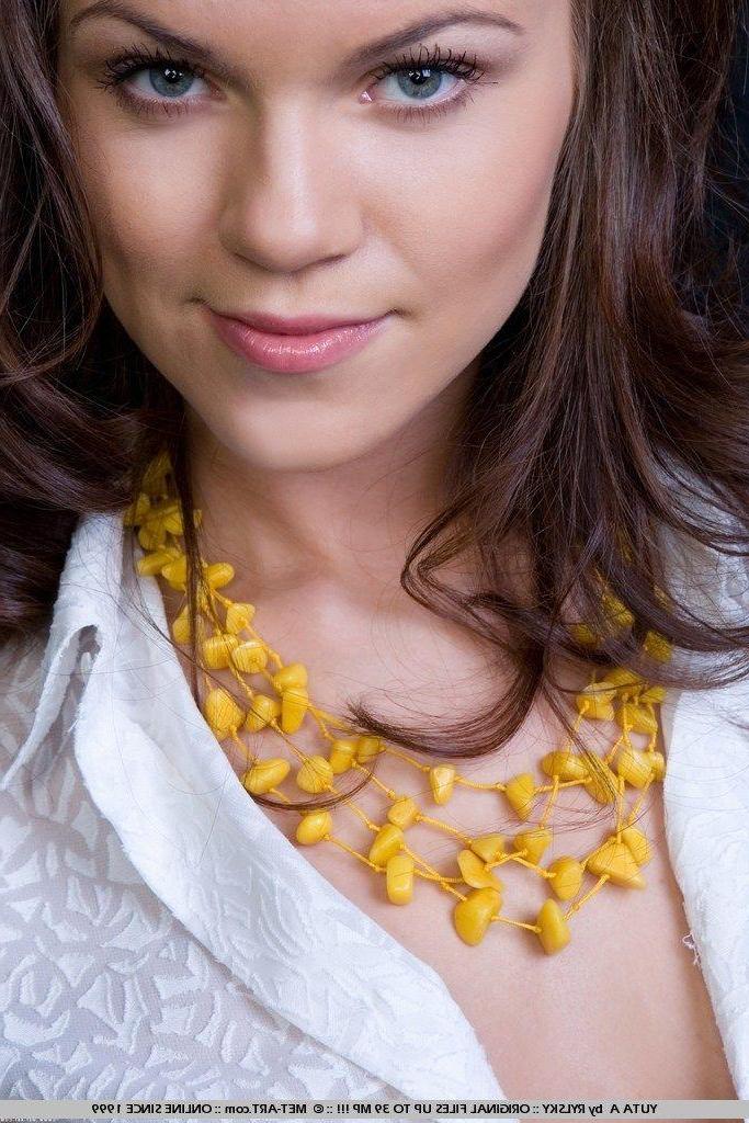 18P Pictures of Yuta A giving you her pussy