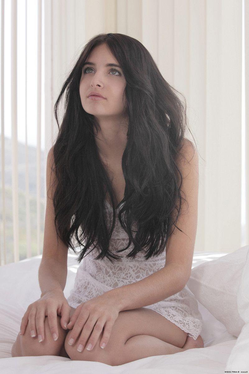 17P Pictures of Zoe Rush showing her tight naked body