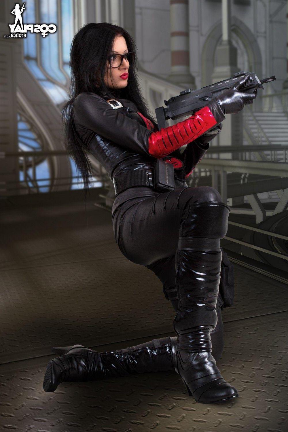 16P Pictures of hot geek girl Zorah dressed as Baroness