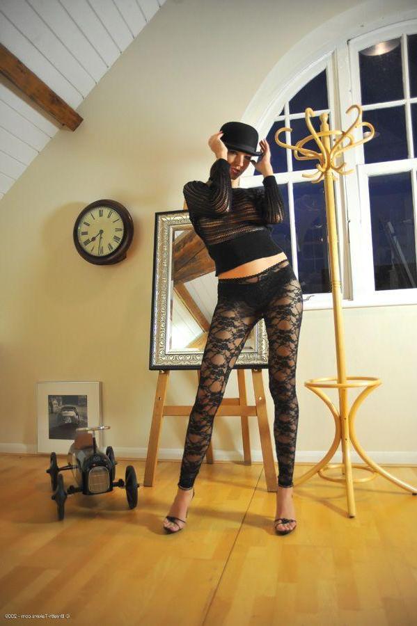 14P Pictures of Eufrat stripping to her shoes