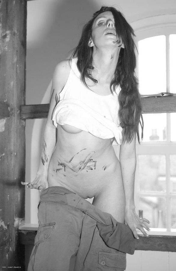 14P Pictures of a brunette girl showing her pussy