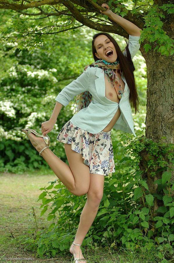 14P Pictures of a brunette hottie stripping outside