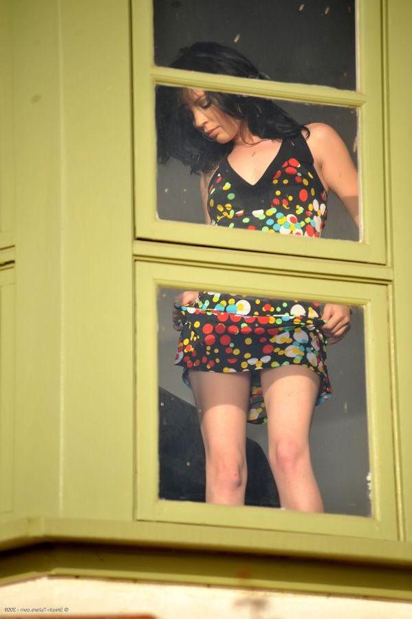 14P Pictures of a stunning girl stripping for you