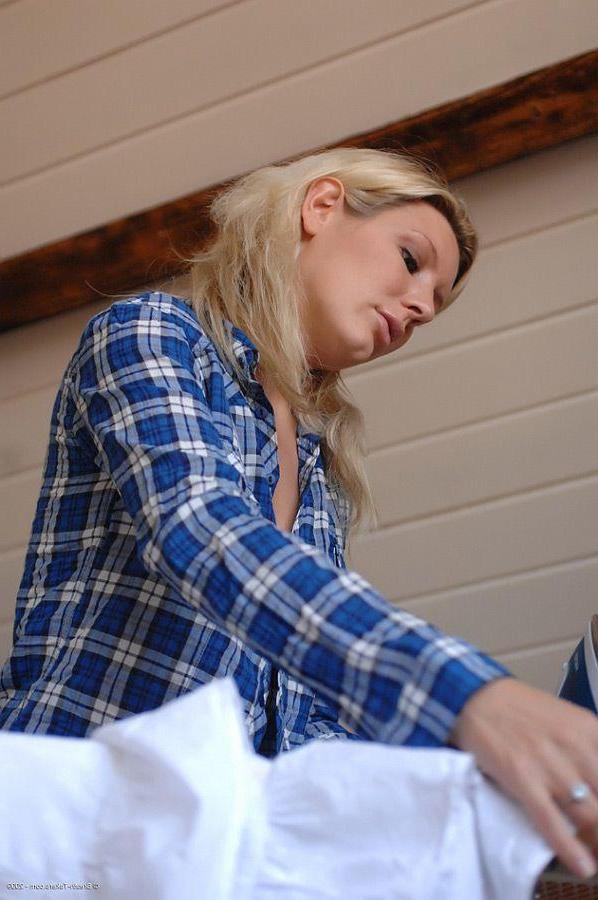 14P Pictures of a tight blonde girl ironing her clothes