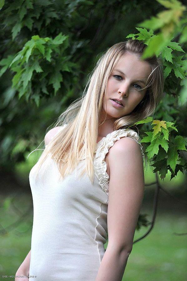 14P Pictures of a hot blonde teen showing her pussy outside