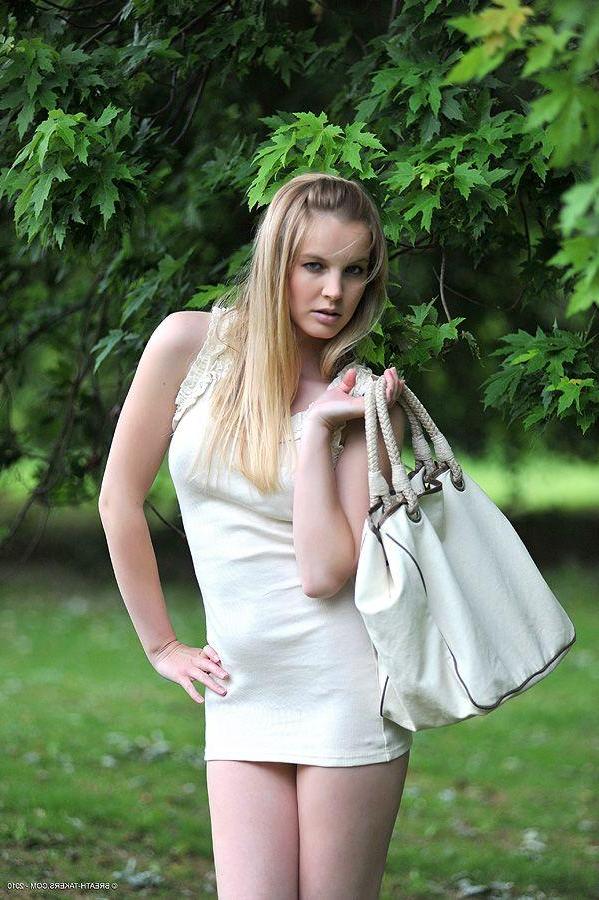14P Pictures of a hot blonde teen showing her pussy outside