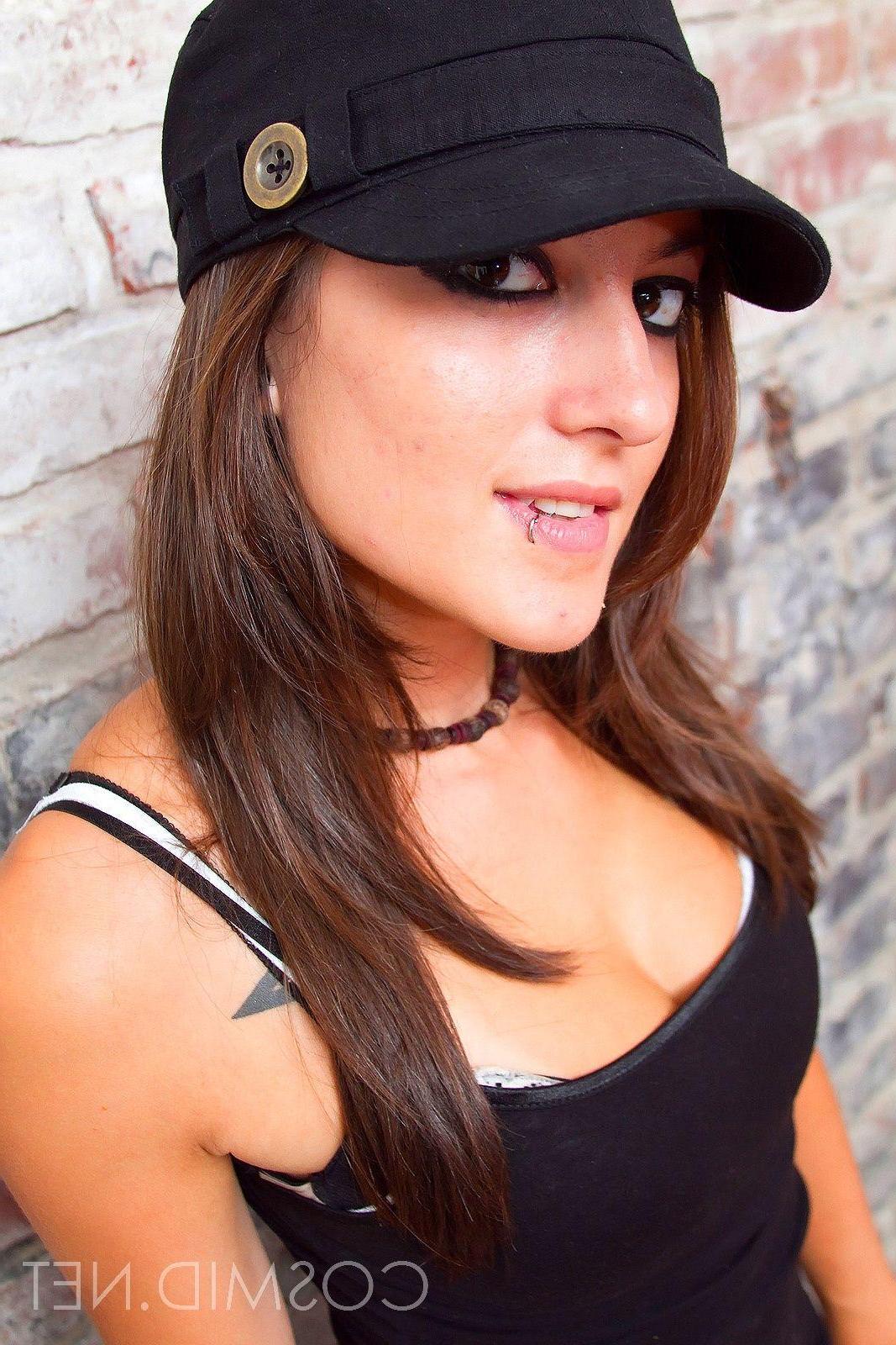 15P Pictures of a hot goth girl stripping for you