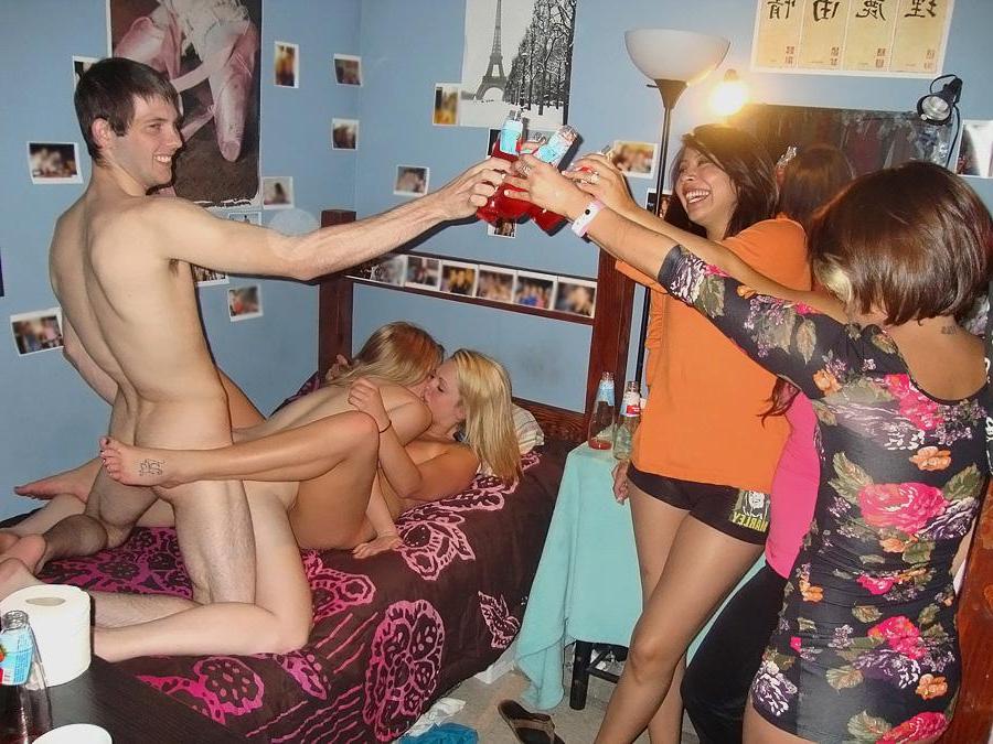 12P Horny college girls get naughjty in the dorm