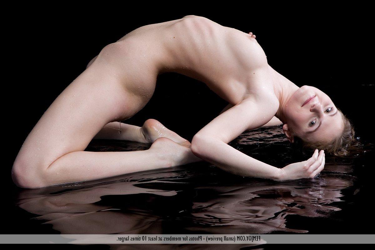 16P Hot redhead teen Nixie gets all naked and wet for you