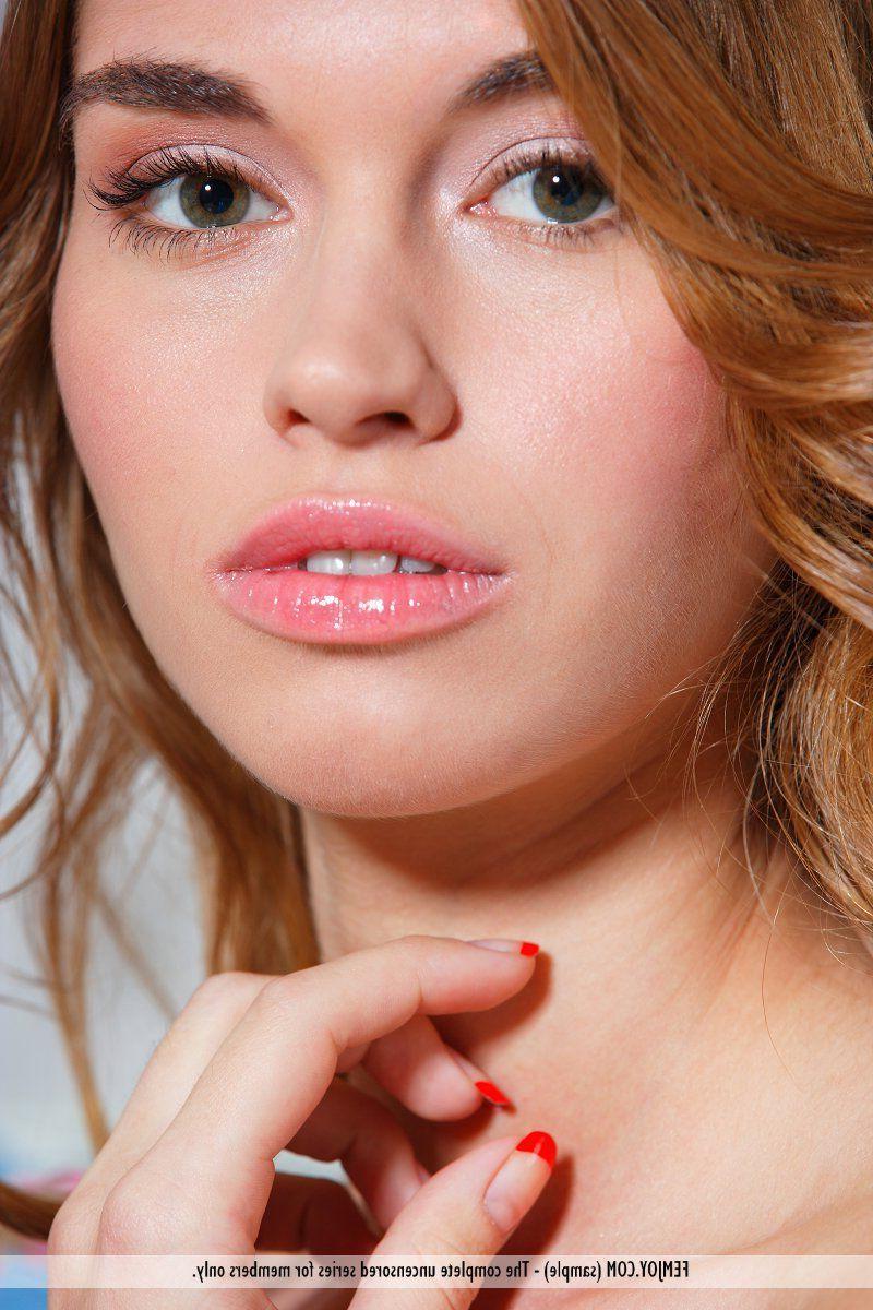 16P Pictures of a hot teen girl naked for your cock