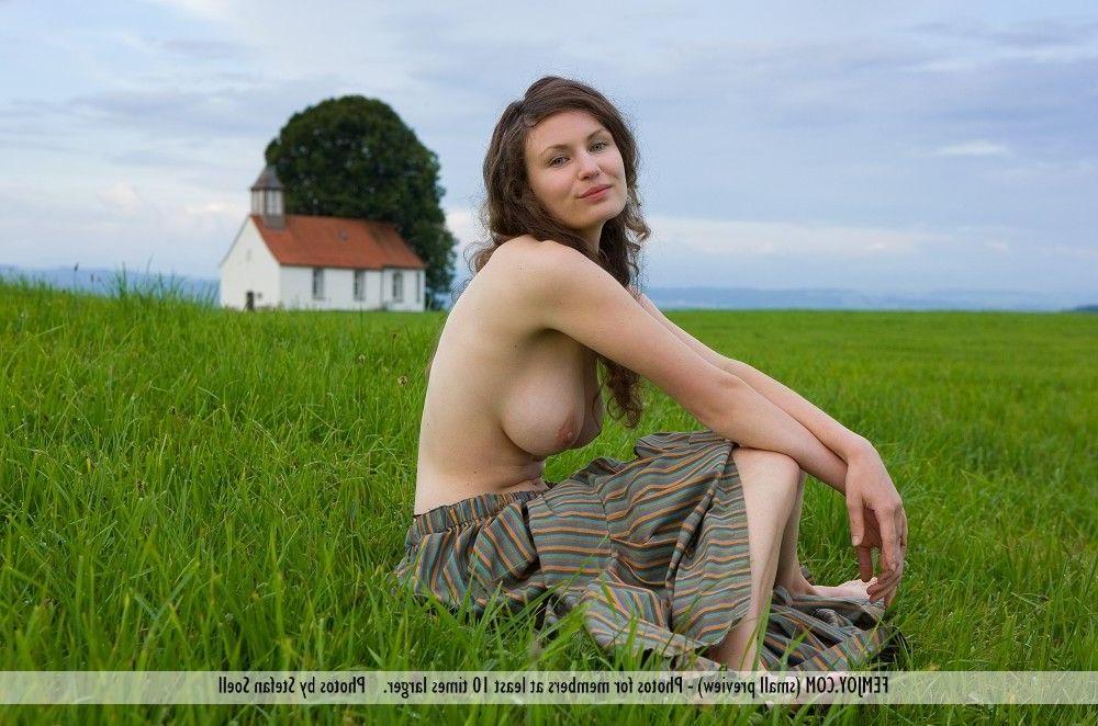 12P Pictures of a sexy teen girl totally nude outside