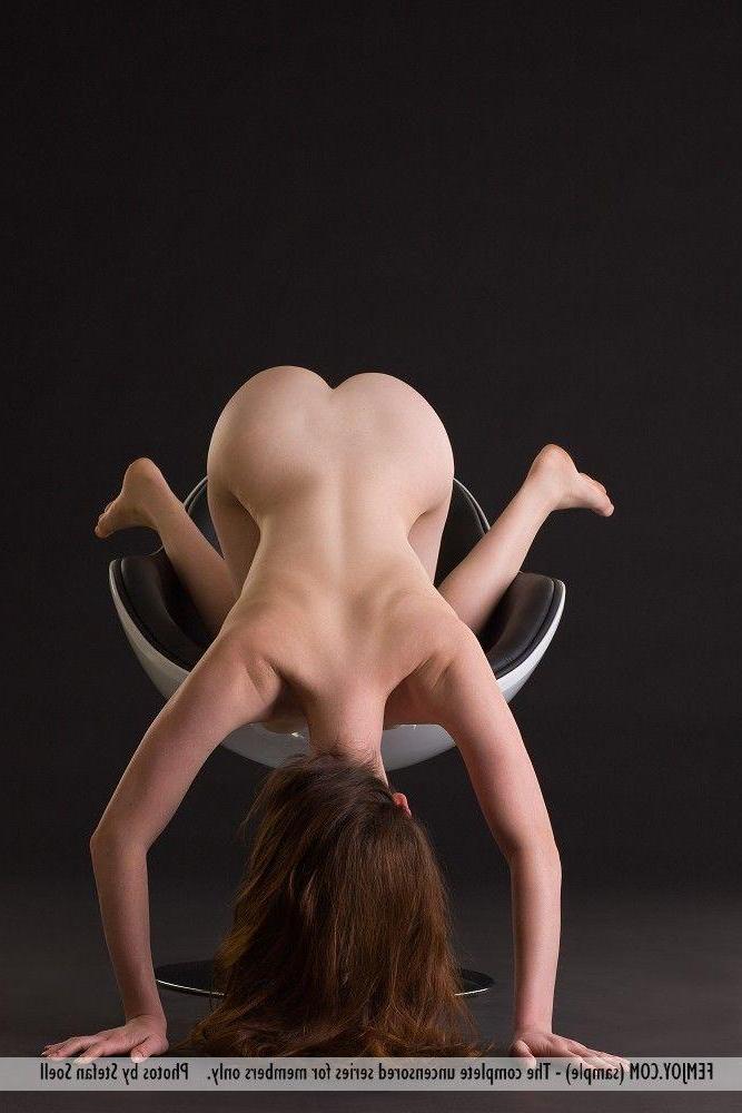 12P Pictures of a stunning teen girl with perfect tits