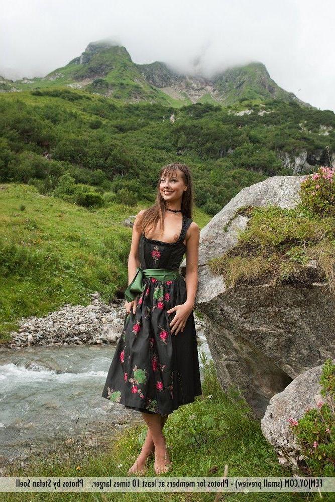 12P Pictures of a beautiful girl showing you her pussy