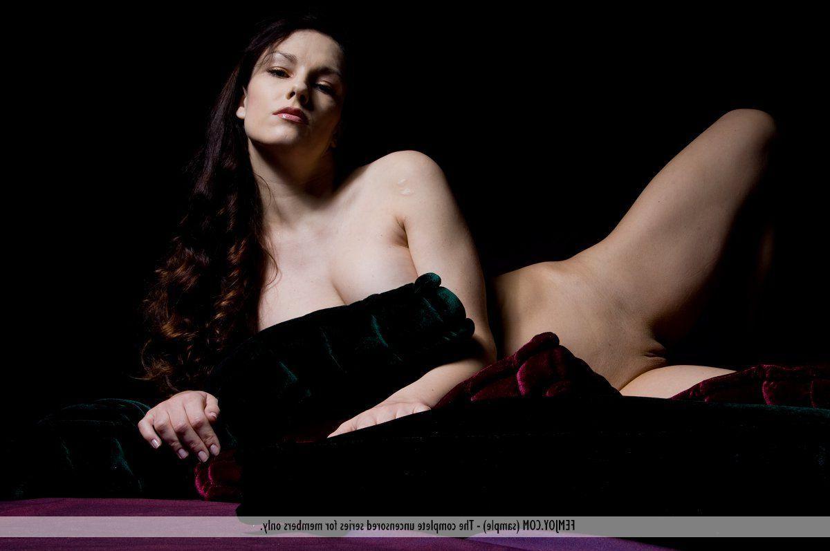 16P Pictures of a hot brunette teen naked for you