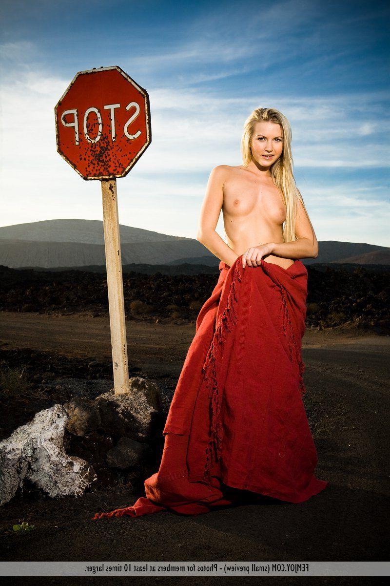 16P Pictures of a hot blond teen stopping your pulse