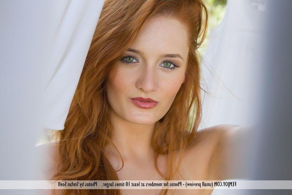 12P Pictures of a hot redhead teen all nude for you