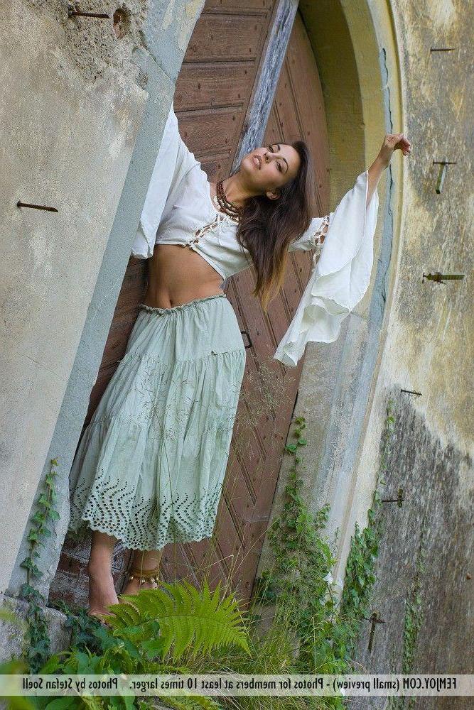 12P Pictures of a stunning brunette teen all nude for you