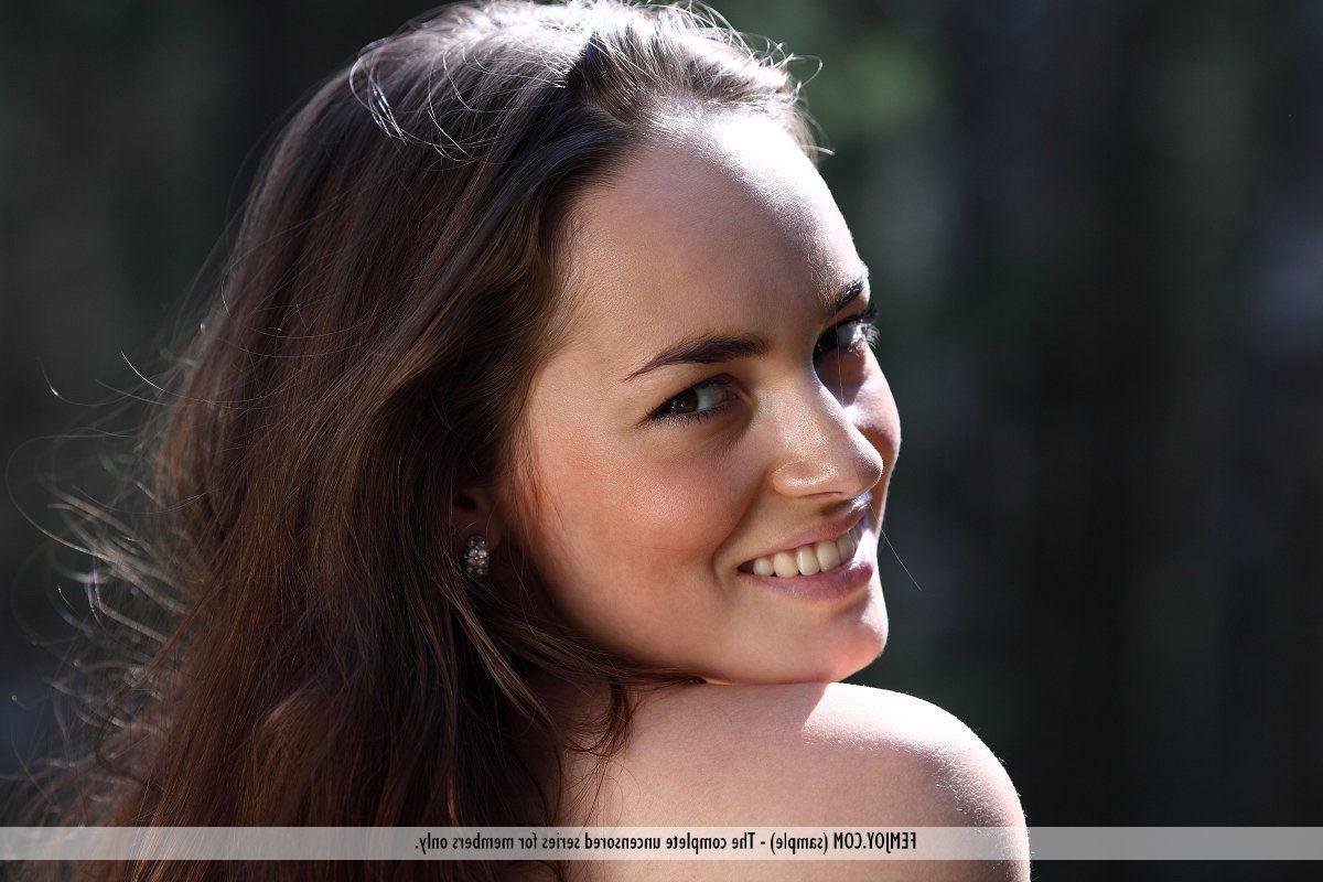 16P Pictures of a gorgeous brunette teen totally naked outside