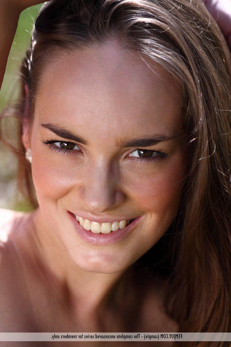 16P Pictures of a gorgeous brunette teen totally naked outside
