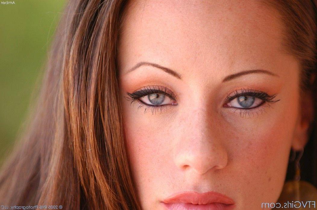 20P Pictures of teen cutie Amber getting naughty