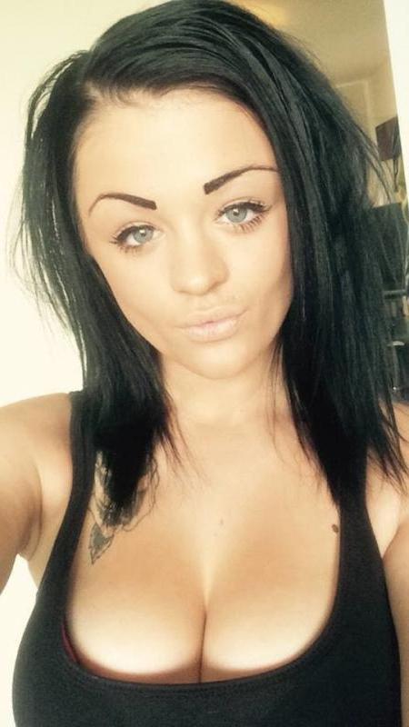 14P Hot GFs like to flaunt their juicy melons in selfies