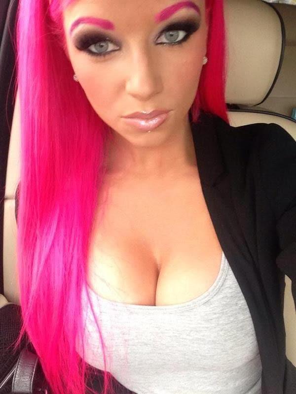 14P Hot GFs like to flaunt their juicy melons in selfies