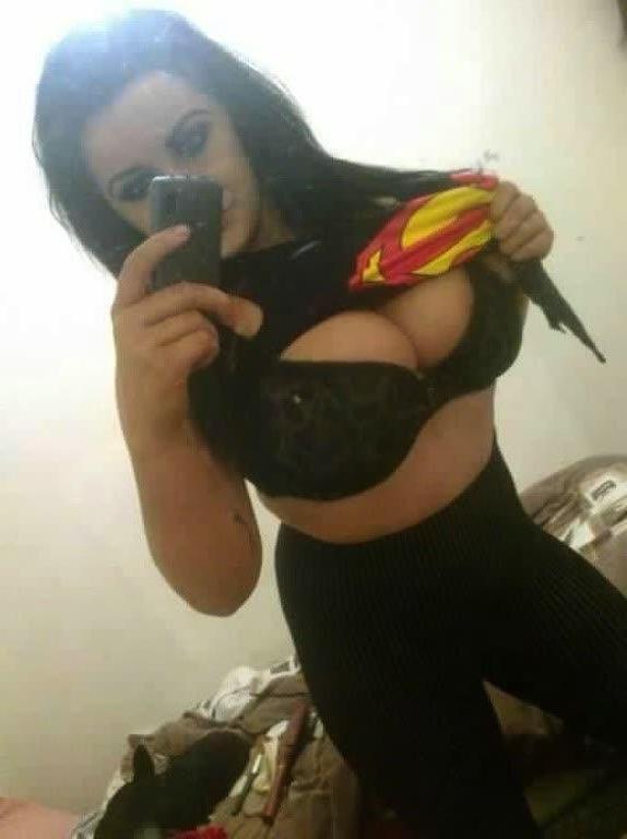 14P Hot GFs like to flaunt their juicy melons in selfies