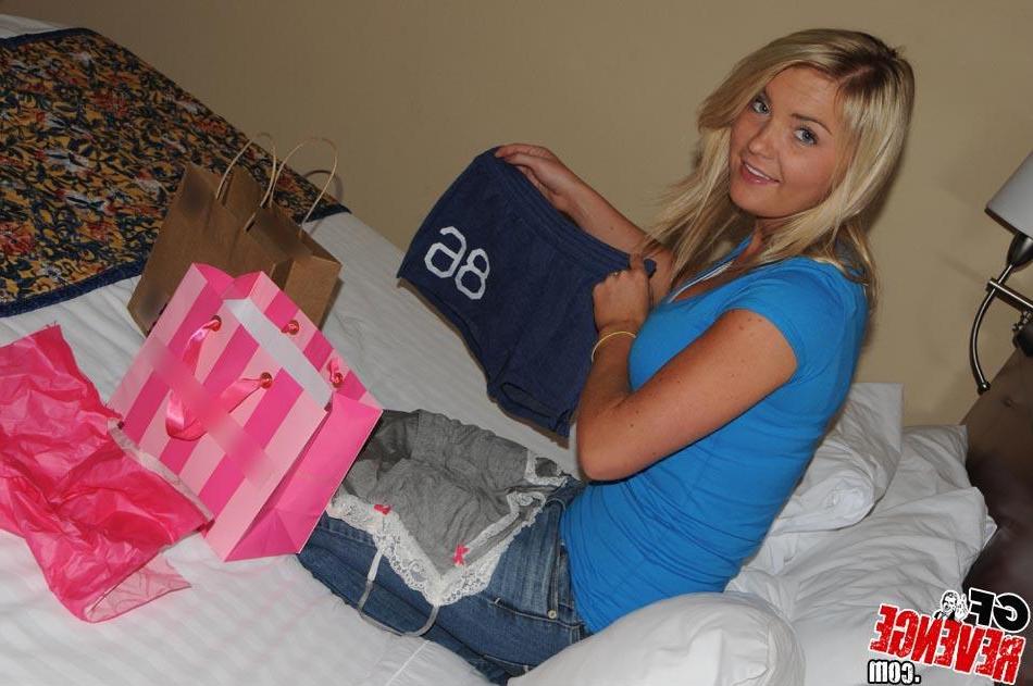 12P Blonde GF takes pics of her nude body at home